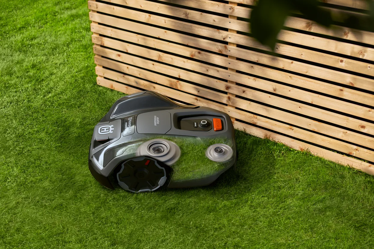 Husqvarna Automower® 405XE NERA z brezžično tehnologijo
