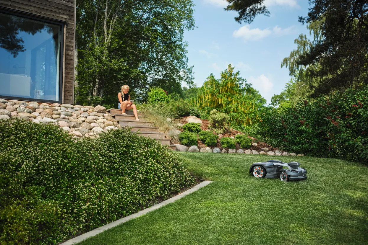 Husqvarna Automower® 435X AWD NERA z brezžično tehnologijo