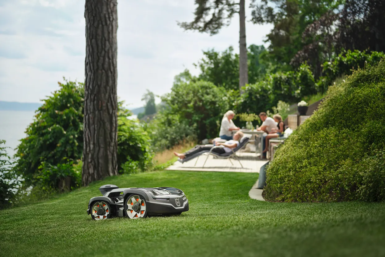Husqvarna Automower® 435X AWD NERA z brezžično tehnologijo
